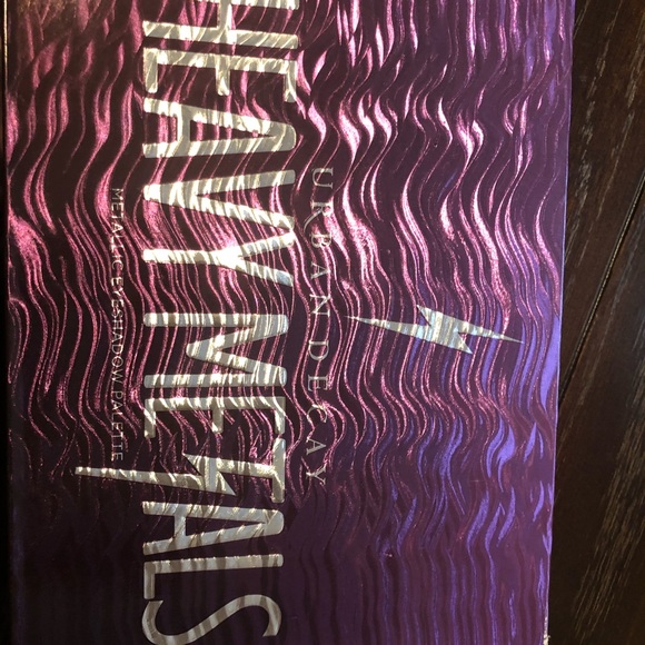 ❌❌SOLD❌❌URBAN DECAY HEAVY METALS PLATTE - Picture 4 of 7